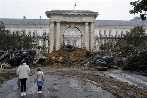 AP PHOTOS: Farmers' protests grip Europe from Brussels and Berlin to Greece and Romania