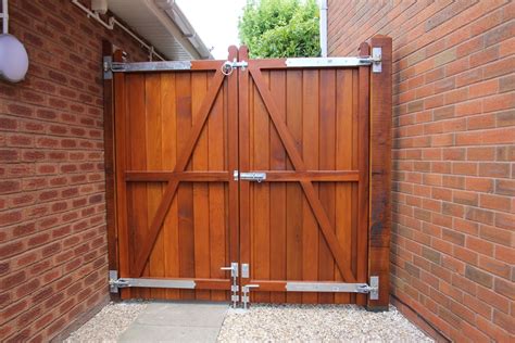 Double gates produced in Western Red Cedar from our "Brentwood" collection. Rear view showing ...