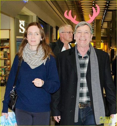 Photo: emily blunts dad wears reindeer ears at the airport 07 | Photo ...