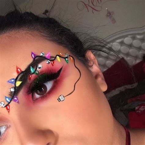 6 totally extra makeup looks to show your Christmas spirit - GirlsLife