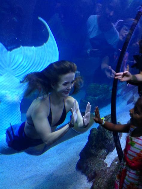 Denver Aquarium Mermaids Show smiling at children - Colorado Mountain Mom