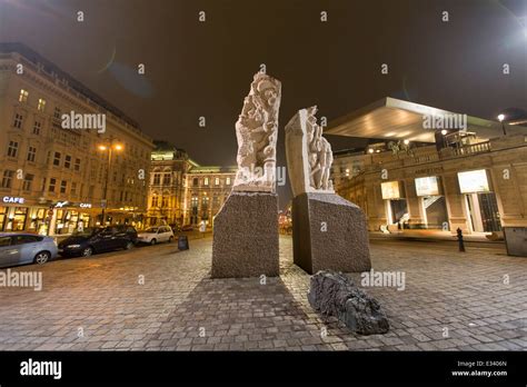 Albertina museum in Vienna Stock Photo - Alamy