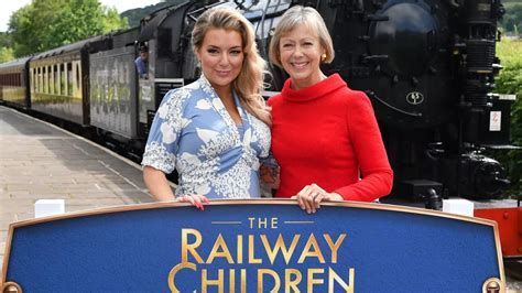 Railway Children star Jenny Agutter says she 'bonded immediately' with Sheridan Smith - Mirror ...