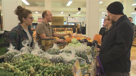 Edmonton Downtown Farmers Market officially opens new indoor location - Edmonton | Globalnews.ca