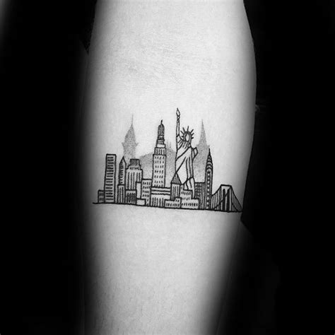 60 New York Skyline Tattoo Designs für Männer – Big Apple Ink Ideen - Mann Stil | Tattoo | New ...