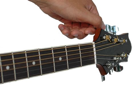 How to Use a Guitar Capo - GuitarPlayerBox