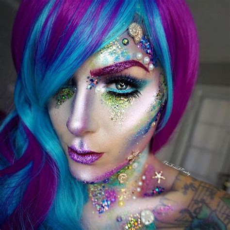 Get mesmerized by this stunning mermaid makeup look!