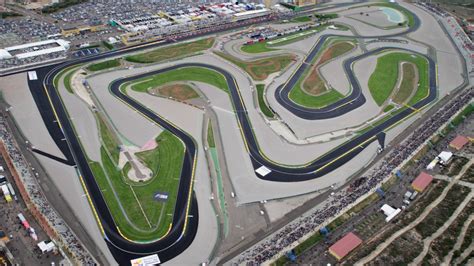 Velencia MotoGP track, you can see the dry line. : r/motorcycles