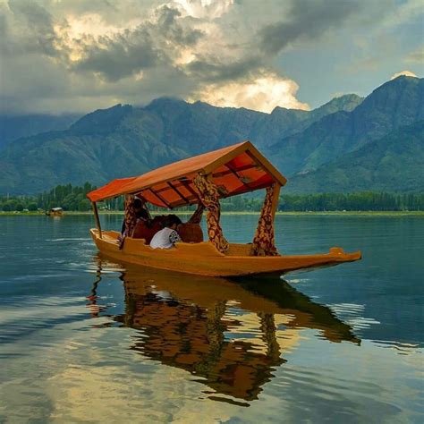 Kashmir tourism Srinagar travel Gulmarg adventure Pahalgam trekking Houseboats in Dal Lake Shik ...