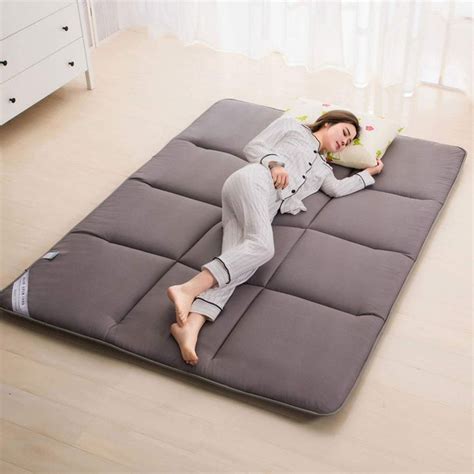 Japanese futon for cozy mornings and sleeping in. | Mattress on floor ...