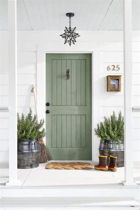 5 Easy Ways To Give Your Front Door a Colorful Makeover