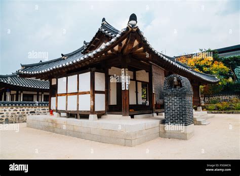 Hanok House High Resolution Stock Photography and Images - Alamy