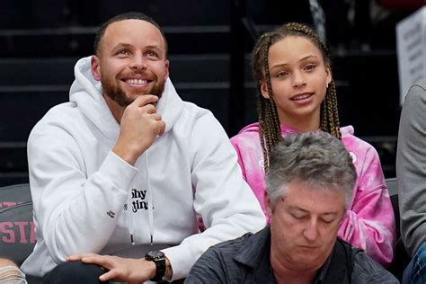 Stephen Curry's Daughter Looks All Grown Up at Basketball Game: Photo