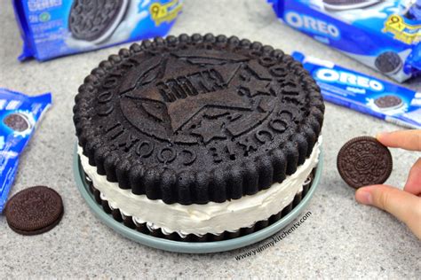 Oreo Cookie Cake -with just 3 ingredients-Yummy Kitchen