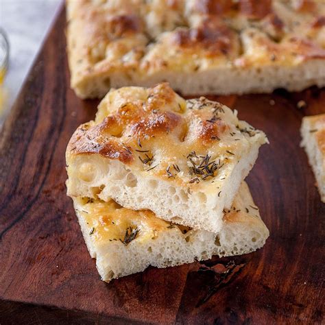 This easy focaccia recipe (Focaccia al Rosemarino) is the best! Just mix, rest, stretch and ...