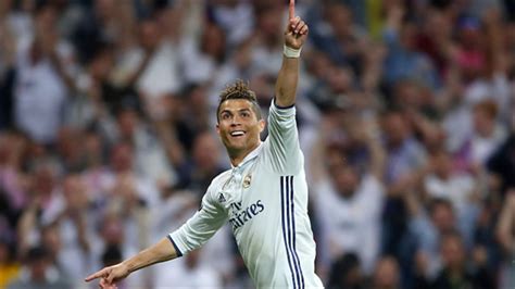 Cristiano Ronaldo nets 400th goal as Real Madrid move a step closer to ...