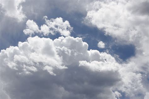 Fluffy White Clouds – Photos Public Domain