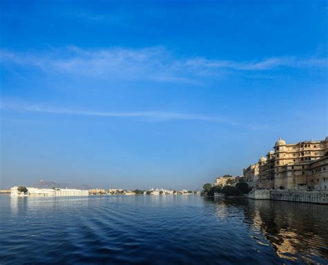 Premium Photo | Lake palace palace on lake pichola in twilight, udaipur ...