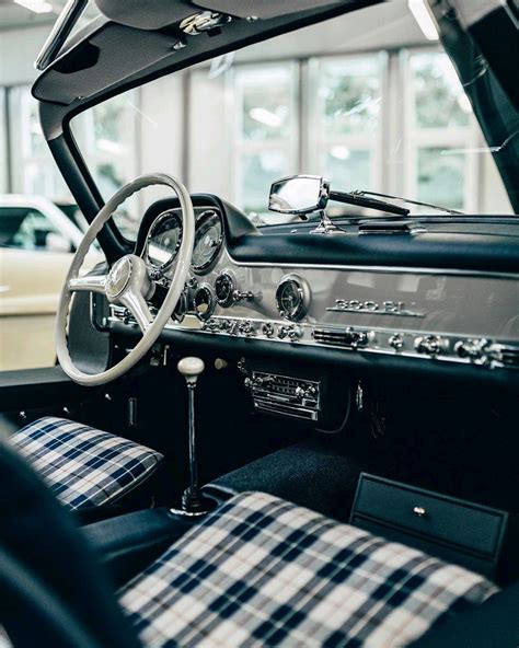 Perfect Mercedes-Benz SL300 Gullwing interior : r/carporn