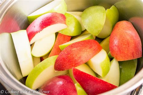 Fresh Apple Cider - Cooking with a Wallflower