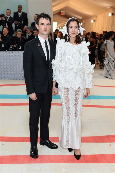 Unpacking Alexa Chung’s Bride-Worthy Met Gala 2023 Look By Dublin Designer Róisín Pierce ...