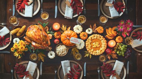 50 Stylish Thanksgiving Table Decor and Setting Ideas - Parade