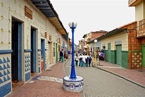 Calle de la Cerámica Carmen de Viboral, Antioquia | Viaje colombia ...