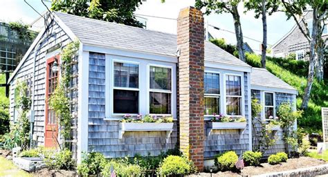 On the Market: A Costly Cottage on Nantucket