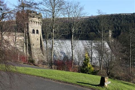 Howden Reservoir Dam © Andrew Whale cc-by-sa/2.0 :: Geograph Britain and Ireland