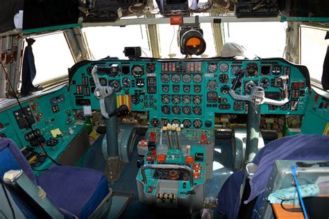 Ilyushin Il-76 cockpit | Francesco Tosato | Flickr