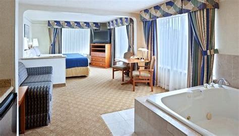 Jacuzzi® Suite - Holiday Inn Express Hotel & Suites, Tacoma WA. Air Bathtub, Whirlpool Bathtub ...