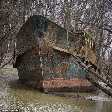 The glorious past of 112-year-old 'ghost ship' abandoned on Ohio River (met afbeeldingen ...