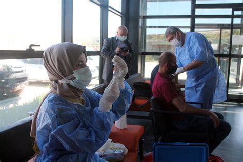 COVID-19 cases see further decline as pandemic eases in Turkey | Daily ...