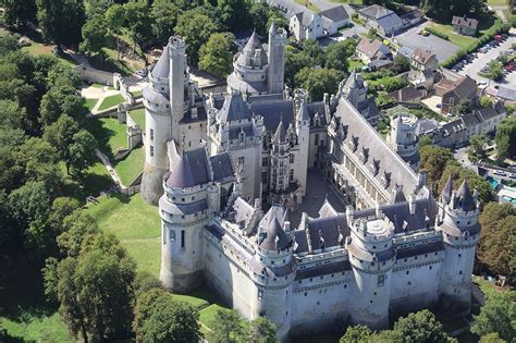 Pierrefonds, un rêve de Moyen Âge | Château, Chateau france, Patrimoine