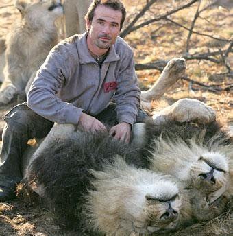 seorawat: Kevin-Richardson -The-Lion-Whisperer