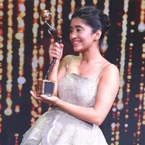 Gold Awards 2019: Shivangi Joshi cannot contain her happiness as she ...