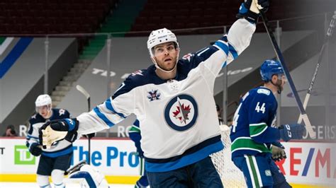 Jets ink forward Adam Lowry to 5-year contract extension | CBC Sports