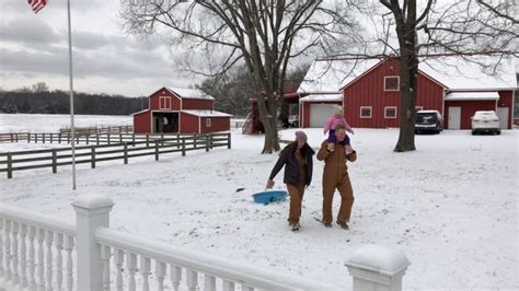 Rory Feek & Family Enjoy Tennessee Winter Wonderland [Video]