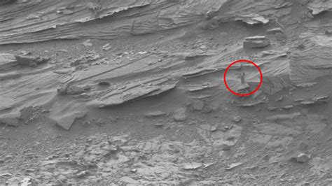 NASA's Curiosity Rover captures image of 'dark lady' on Mars - ABC7 San ...