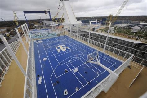 The World’s Largest Cruise Ships: A look Inside [PHOTOS] | Cruise ship ...