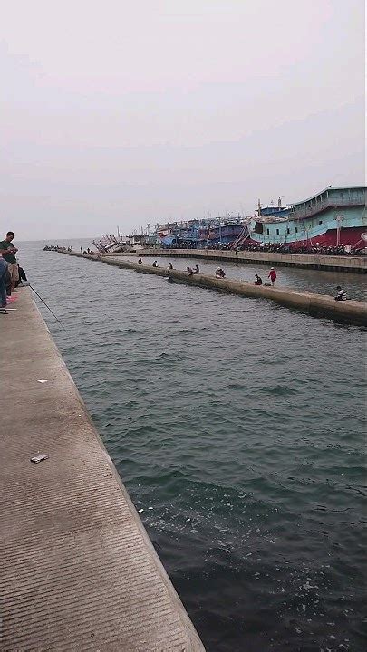 Asyiknya mancing di tanggul dam Ijo Muara baru, Jakarta Utara# ...