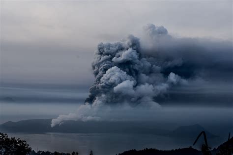 Major Taal eruption still possible as volcanic quakes persist, cracks ...