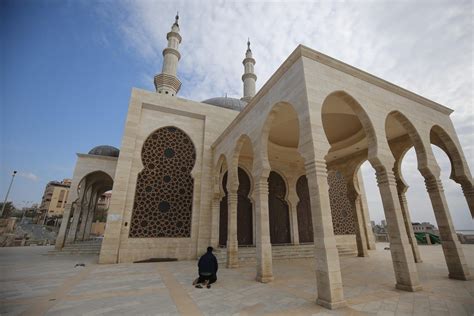 Mosques reopen in virus-hit Gaza Strip – Middle East Monitor