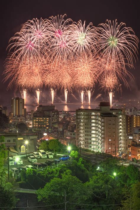 'Fire Flowers' Dazzle in Gorgeous Photos of Japanese Fireworks | WIRED