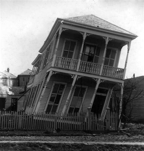 File:Twisted house, Galveston hurricane, 1900.jpg - Wikimedia Commons