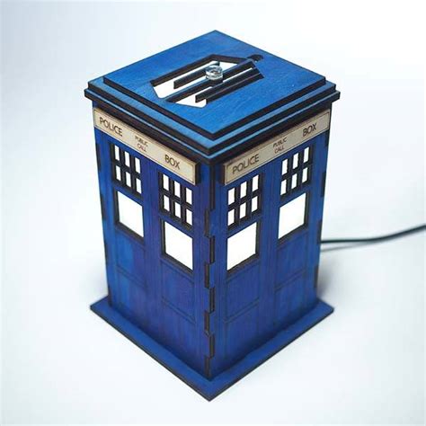 Handmade Doctor Who Tardis LED Accent Lamp | Gadgetsin