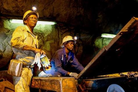 15 Best Gold Mining Stocks to Invest In