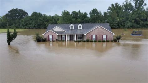 Mississippi River flooding prompts evacuations, sandbagging | Flipboard