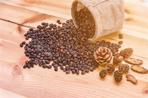 Fresh coffee beans. 11520865 Stock Photo at Vecteezy