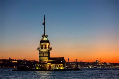 Premium Photo | Maiden tower (kiz kulesi) night landscape